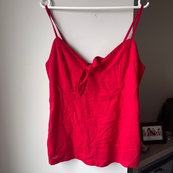 💙BOGO💙 Old Navy Tie-Front V-Neck Cami Robbie Red Top Medium - Picture 3 of 4
